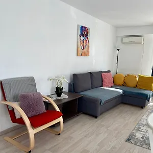 Fly Airport Residences & Therme-self Check-in דירה